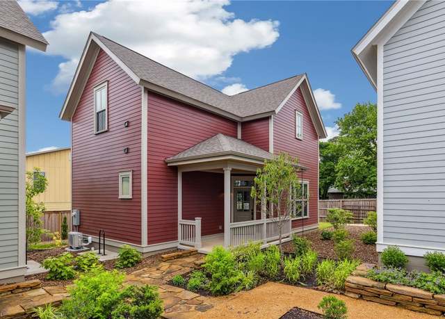 Property at 263 E 11th St, Fayetteville, AR 72701, 2 beds, 2 baths