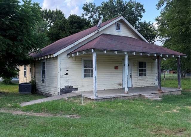 Property at 208 W 13th St, Danville, AR 72833, 3 beds, 1 bath