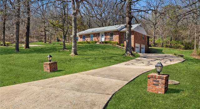 Photo of 2100 E Manor Dr, Fayetteville, AR 72701