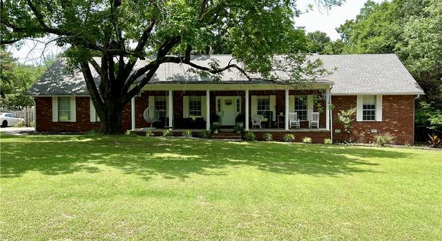 Photo of 530 Old Post Rd, Russellville, AR 72802