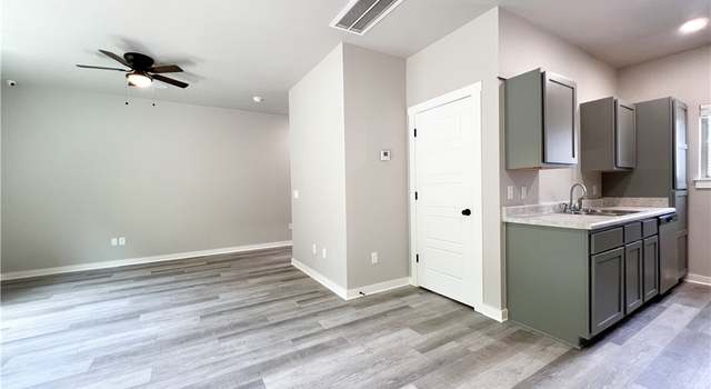 Photo of 285 W Ash St, Fayetteville, AR 72703