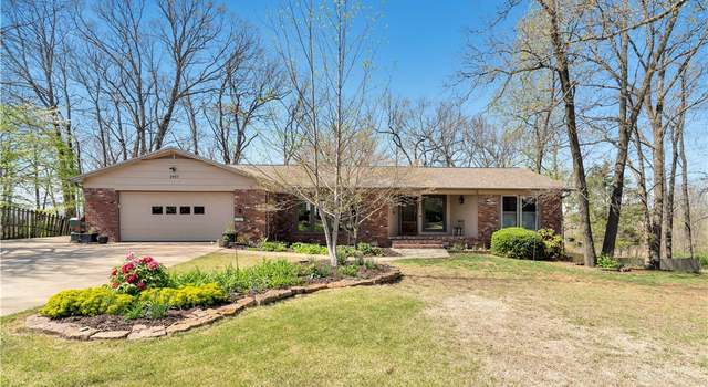 Photo of 2957 N Strawberry Dr, Fayetteville, AR 72703