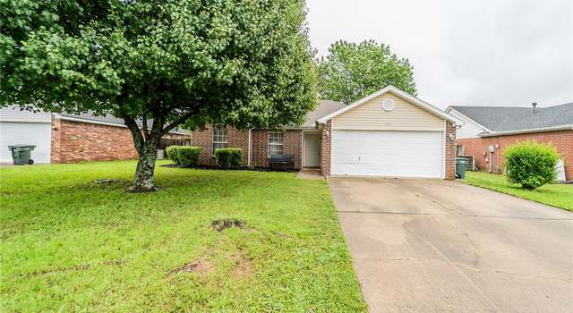 Photo of 1370 S Jasmine Ln, Fayetteville, AR 72704