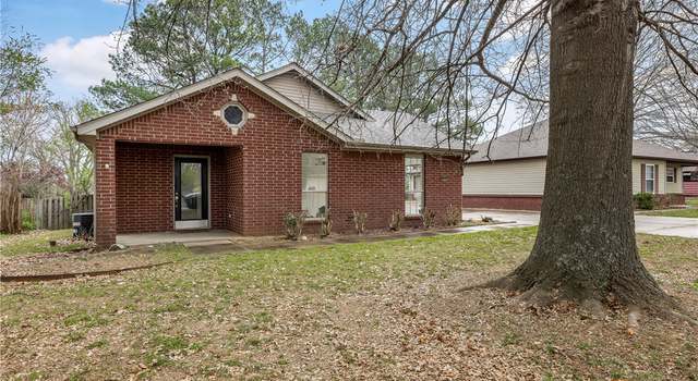 Photo of 1382 Tradition Ave, Fayetteville, AR 72704