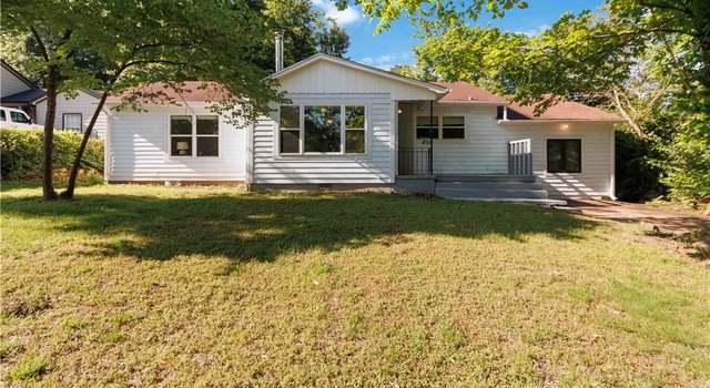 Photo of 805 E Jackson Dr, Fayetteville, AR 72701