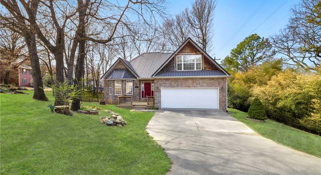 Photo of 1081 N Valley View Dr, Fayetteville, AR 72701