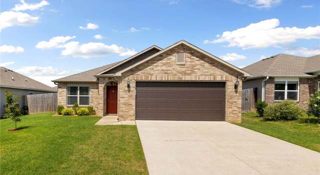 Photo of 927 E Swift Dr, Fayetteville, AR 72701