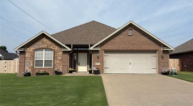 Photo of 1011 Harvest St, Centerton, AR 72719