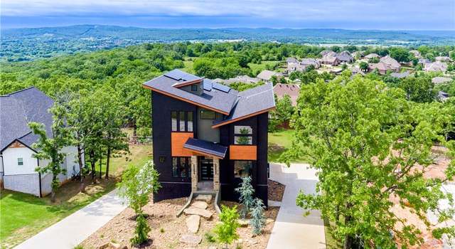 Photo of 675 N Cliffside Dr, Fayetteville, AR 72701