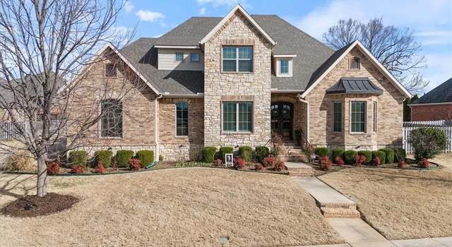 Photo of 346 N Sandstone Pl, Fayetteville, AR 72701