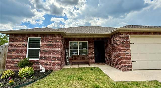 Photo of 453 Cooper St, Huntsville, AR 72740