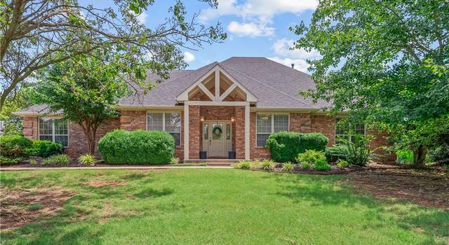 Photo of 1932 N Hartford Dr, Fayetteville, AR 72701