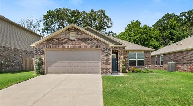 Photo of 3280 Red Tail Way, Farmington, AR 72730