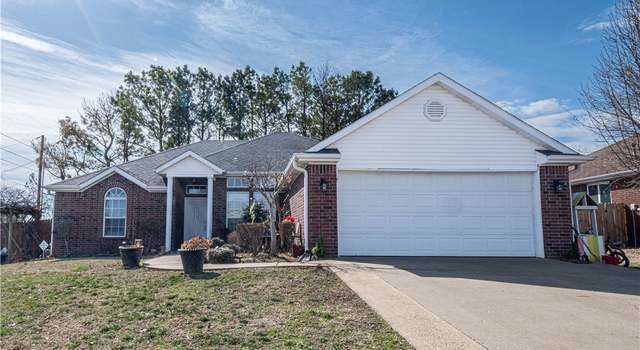 Photo of 301 Ridgemont Ave, Lowell, AR 72745