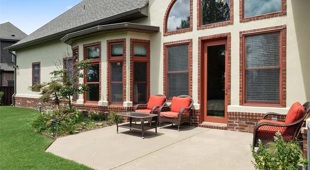 Photo of 1100 NE Thorn Hill Rd, Bentonville, AR 72712
