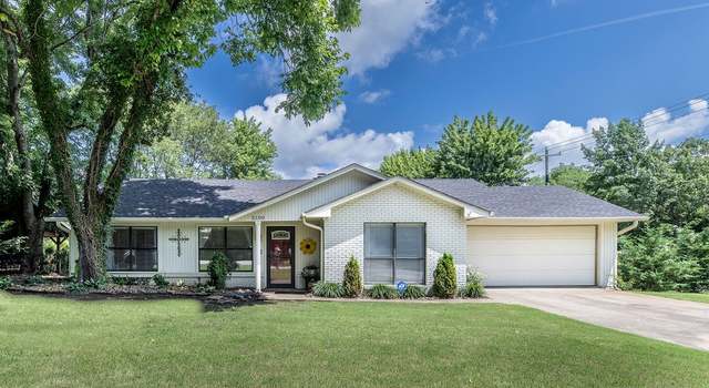 Photo of 2100 W Loren Cir, Fayetteville, AR 72701