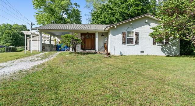Photo of 3016 Sassafras Hill Rd, Fayetteville, AR 72703