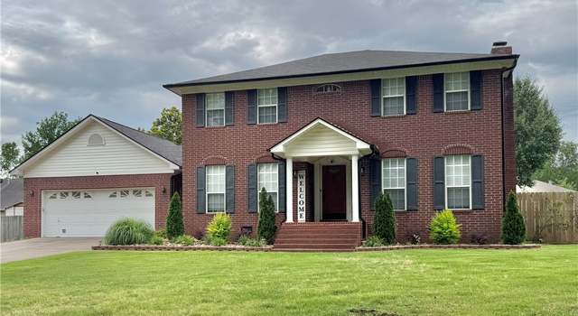 Photo of 904 Deerfield Ct, Russellville, AR 72801