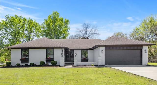 Photo of 1301 E Rolling Hills Dr, Fayetteville, AR 72703