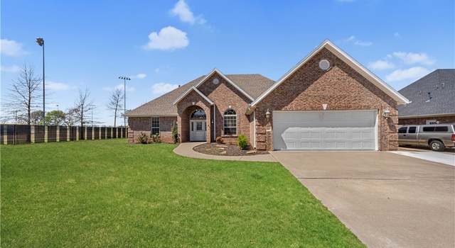 Photo of 311 S Sundown Dr, Farmington, AR 72730