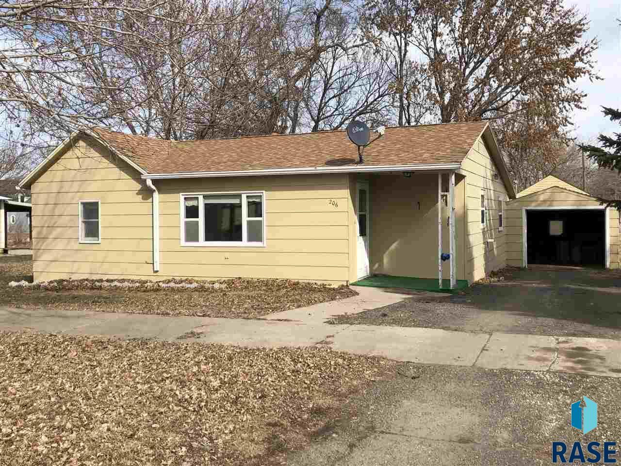 206 S Miner St, Howard, SD 57349