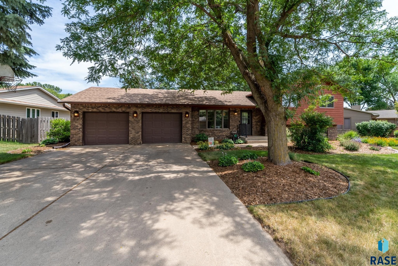 17 E Big Sky Pl, Sioux Falls, SD 57110