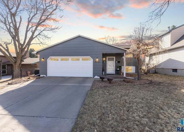 Property at 2509 S Judy Ave, Sioux Falls, SD 57103, 3 beds, 2 baths