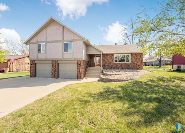 Property at 5901 W 27th St, Sioux Falls, SD 57106, 4 beds, 2.5 baths