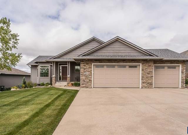 Property at 8005 S Sunny Oak Cir, Sioux Falls, SD 57108, 4 beds, 3.5 baths