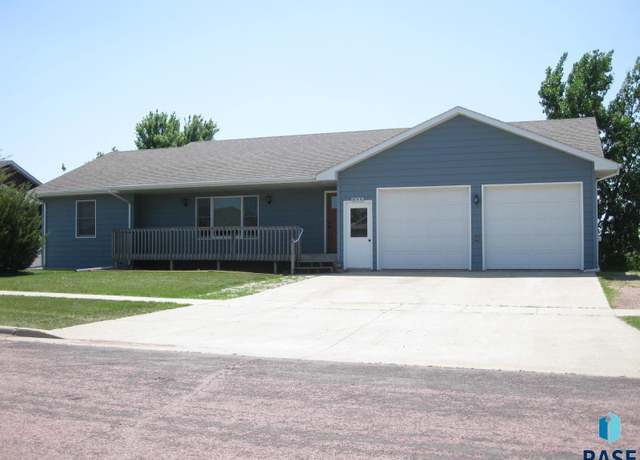 Property at 525 Valley View Ave, Baltic, SD 57003, 4 beds, 2.5 baths