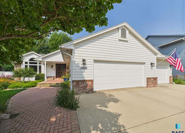 Property at 3809 S Lisanne Ave, Sioux Falls, SD 57103-7229, 4 beds, 3 baths