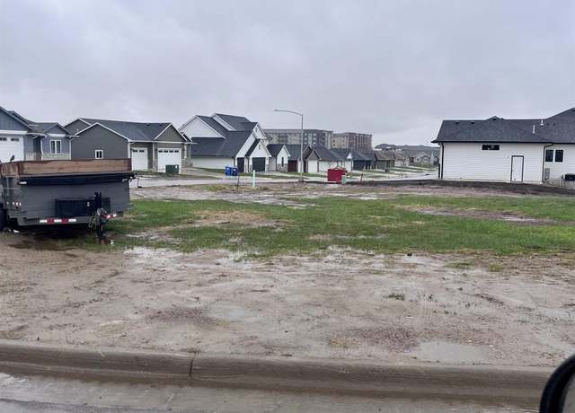 Property at 6013 W Mckinley Cir, Sioux Falls, SD 57107