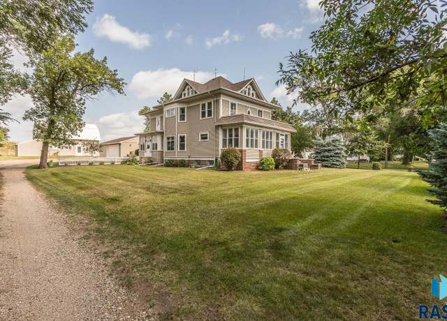 Property at 1220 NE 3rd St, Madison, SD 57042, 5 beds, 1.5 baths