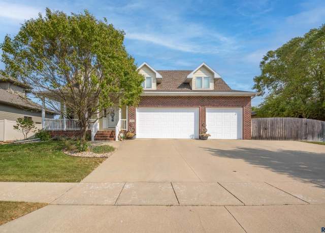 Property at 1412 W Waterstone Dr, Sioux Falls, SD 57108, 5 beds, 4 baths