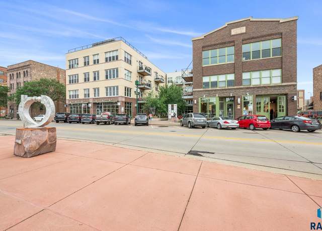 Property at 421 N Phillips Ave #301, Sioux Falls, SD 57104, 3 beds, 2.5 baths