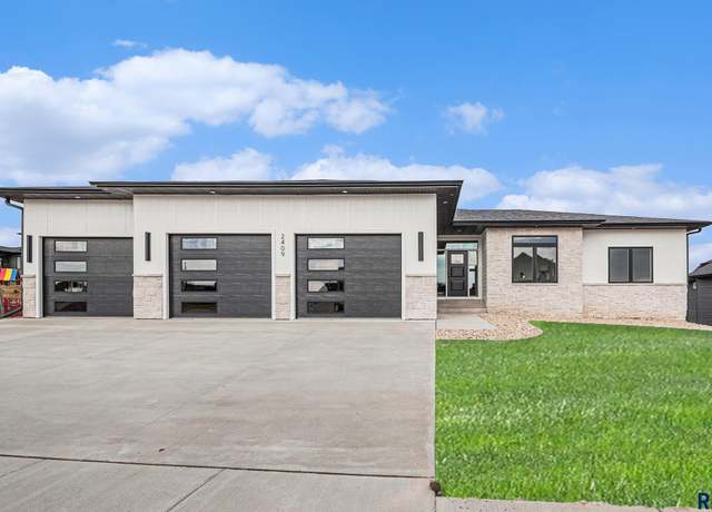 Property at 2409 S Meadowview Ave, Sioux Falls, SD 57110, 4 beds, 3 baths