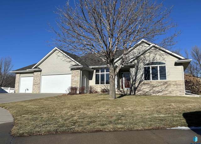 Property at 2225 E Byrum Cir, Brandon, SD 57005, 4 beds, 3.5 baths