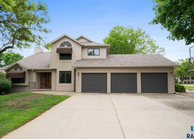 Property at 4704 S Pasque Cir, Sioux Falls, SD 57105, 5 beds, 3.5 baths