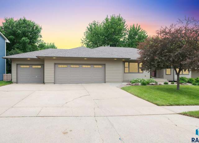 Property at 909 E 64th St, Sioux Falls, SD 57108, 5 beds, 3.5 baths