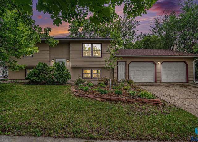 Property at 1025 NW 7th St, Madison, SD 57042, 4 beds, 2 baths