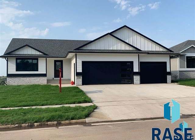 Property at 1008 Birch St, Harrisburg, SD 57032, 4 beds, 3 baths