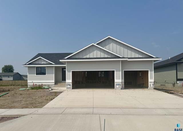Property at 1008 Birch St, Harrisburg, SD 57032, 4 beds, 3 baths