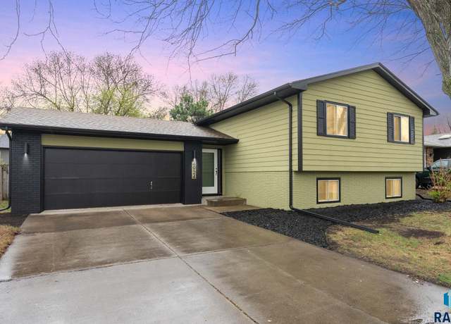Property at 4924 S Baneberry Dr, Sioux Falls, SD 57106, 4 beds, 2 baths