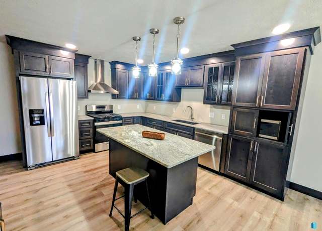 Property at 3901 S Caballo Ct, Sioux Falls, SD 57106, 4 beds, 3.5 baths