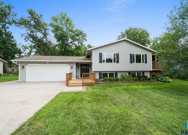 Property at 1513 E Sylvan Cir, Brandon, SD 57005, 5 beds, 2.5 baths