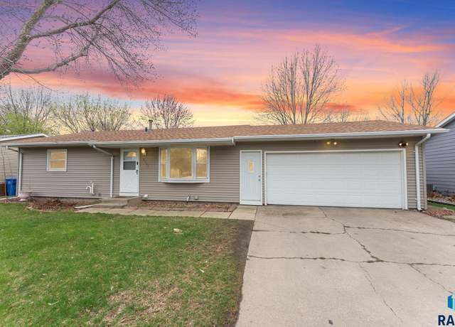 Property at 6705 W 46th St, Sioux Falls, SD 57106, 4 beds, 2 baths