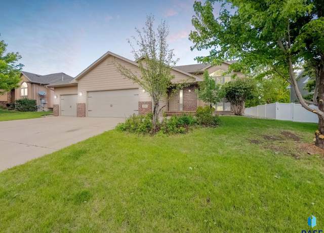 Property at 6404 S Tomar Rd, Sioux Falls, SD 57108, 3 beds, 2 baths