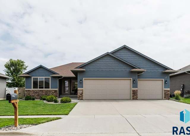 Property at 6329 S Badlands Ct, Sioux Falls, SD 57108, 4 beds, 3 baths