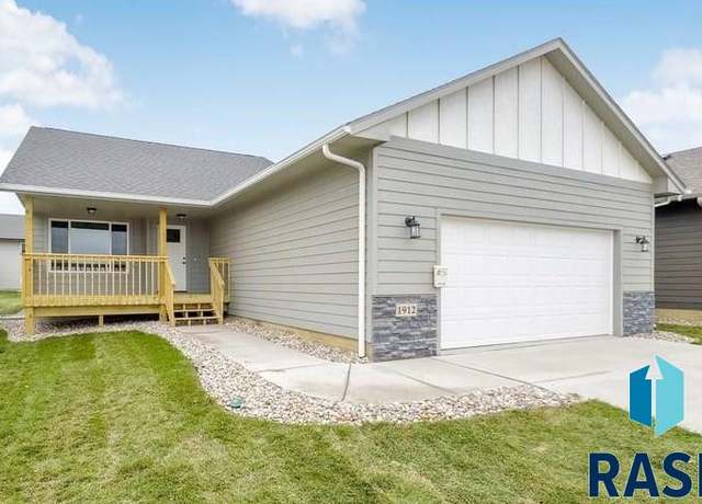 Property at 1912 N Concord Dr, Sioux Falls, SD 57110, 3 beds, 3 baths