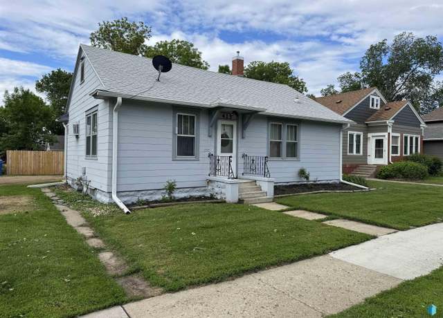 Property at 415 W Center St W, Madison, SD 57042, 2 beds, 1 bath
